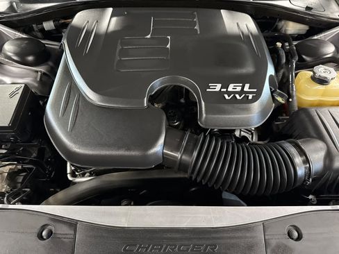 Used 2015 Dodge Charger SE w/ Sport Appearance Group image 10