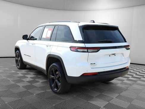 Used 2023 Jeep Grand Cherokee Altitude AWD/4WD image 5
