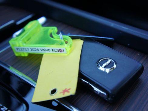 Certified 2024 Volvo XC60 B5 Plus w/ Climate Package image 36