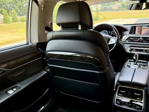 Used 2017 BMW 750i xDrive AWD/4WD image 30