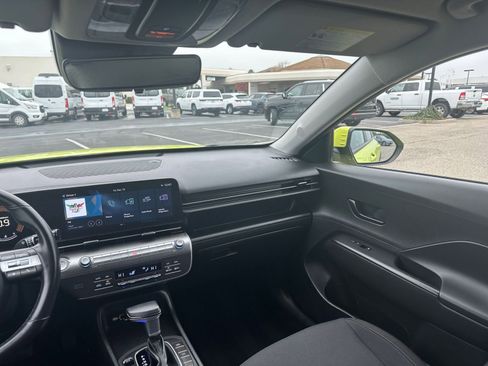 Used 2025 Hyundai Kona SEL image 35
