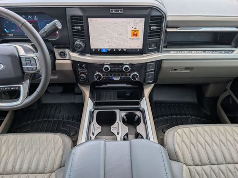 Used 2025 Ford F250 Platinum w/ Platinum Plus Package AWD/4WD image 7