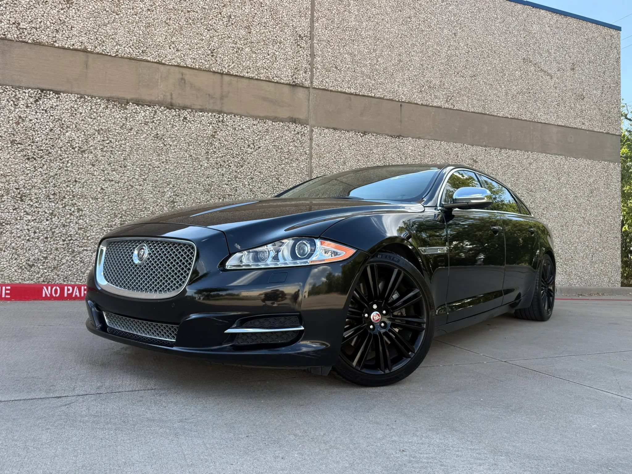 Used 2015 Jaguar XJ L Portfolio RWD image 17