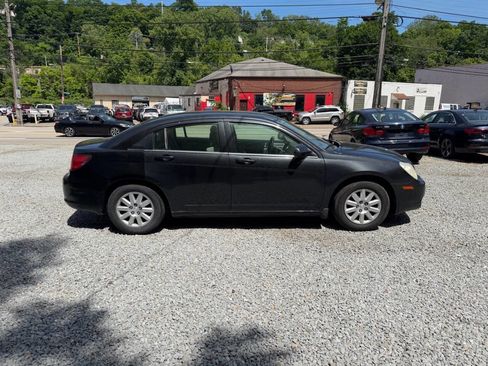 Used 2010 Chrysler Sebring Touring FWD image 7