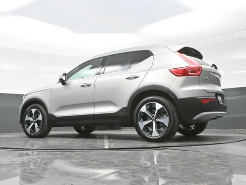 Used 2025 Volvo XC40 B5 Plus image 25