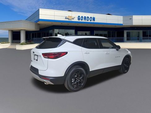 Used 2025 Chevrolet Blazer LT w/ Convenience Package FWD image 6