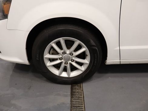 Used 2020 Dodge Grand Caravan SXT image 21