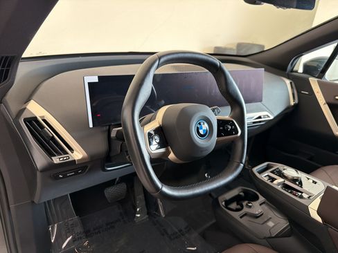 Used 2024 BMW iX xDrive50 AWD/4WD image 4