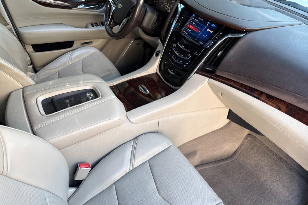 Used 2015 Cadillac Escalade ESV Luxury AWD/4WD image 21