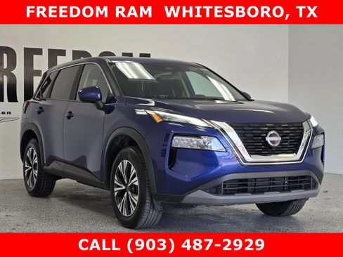 Used 2023 Nissan Rogue SV image 2