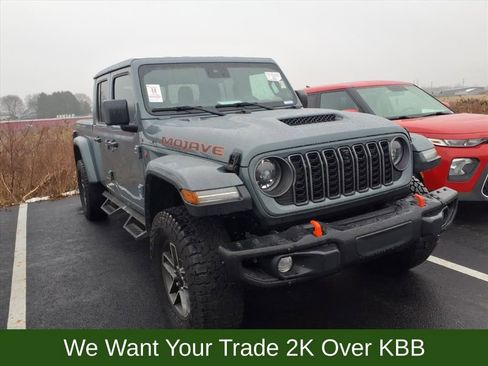 Used 2025 Jeep Gladiator Mojave image 2