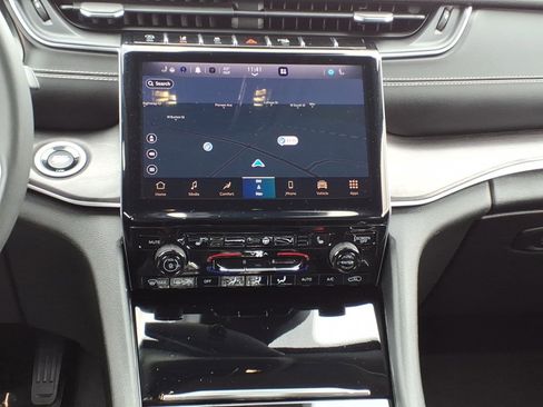 Used 2023 Jeep Grand Cherokee L Limited AWD/4WD image 13