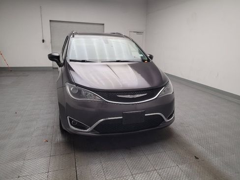 Used 2017 Chrysler Pacifica Touring-L Plus w/ Tire & Wheel Group FWD image 14