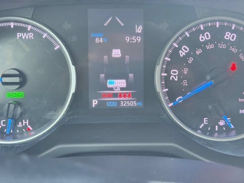 Used 2022 Toyota RAV4 LE AWD/4WD image 11
