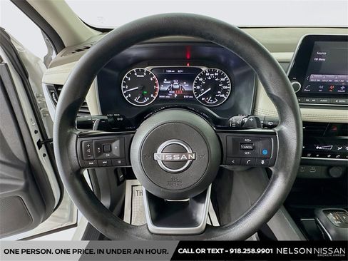 Used 2022 Nissan Rogue SV image 11