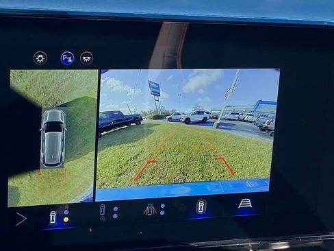 New 2025 Chevrolet Equinox ACTIV w/ Safety and Technology Package image 12