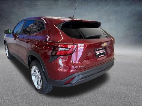 Used 2024 Chevrolet Trax LS w/ LS Convenience Package FWD image 9