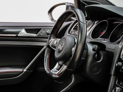 Used 2017 Volkswagen GTI SE image 16