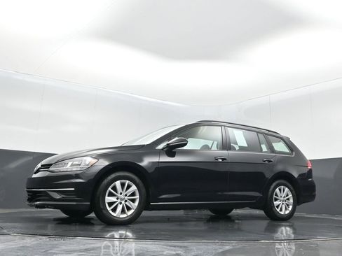 Used 2018 Volkswagen Golf S image 11