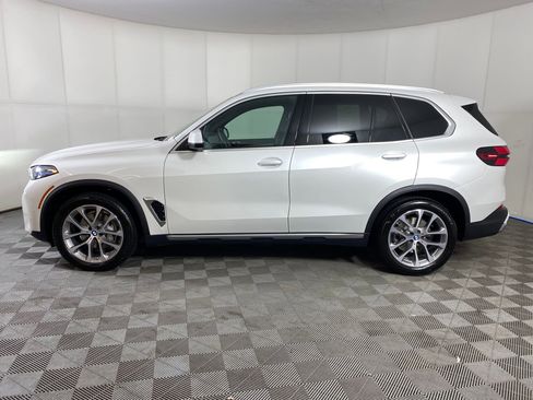 Certified 2024 BMW X5 xDrive40i w/ Premium Package image 2
