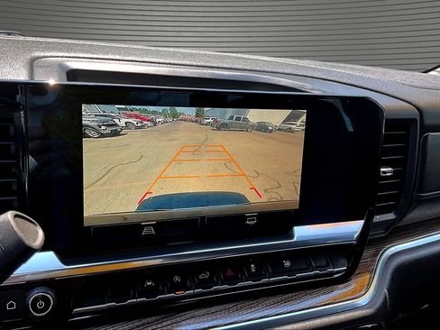 Used 2023 Chevrolet Silverado 1500 LT AWD/4WD image 10