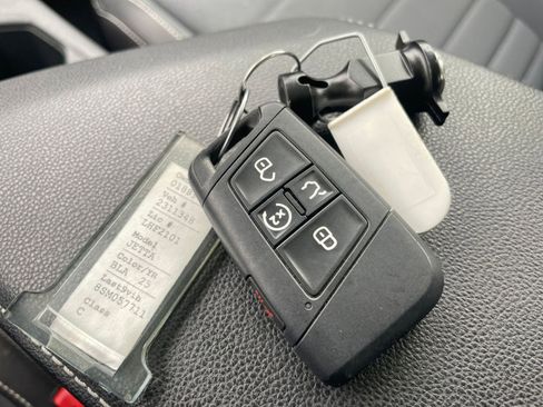 Used 2025 Volkswagen Jetta SE image 22