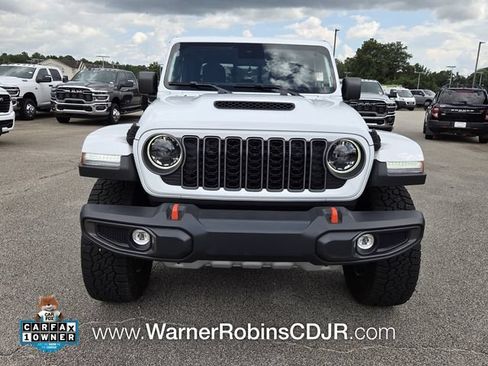 Used 2025 Jeep Gladiator Mojave w/ Convenience Group AWD/4WD image 2