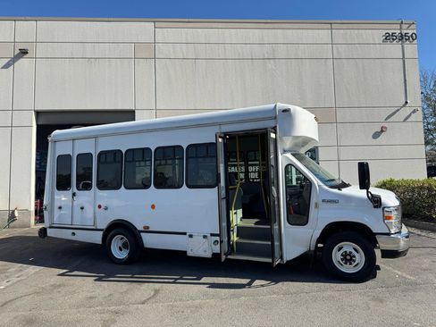 Used 2014 Ford E-450 and Econoline 450 Super Duty w/ Shuttle Bus Prep Package image 11