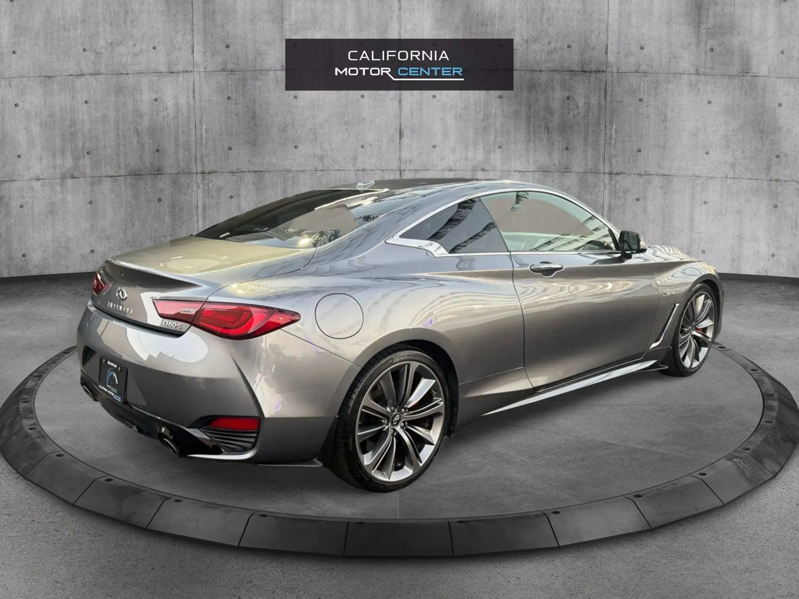 Used 2018 INFINITI Q60 Red Sport 400 w/ Sensory Package 3.0T Sport RWD image 5
