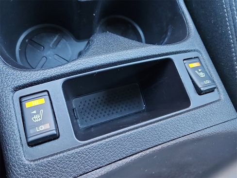 Used 2015 Nissan Rogue SV w/ SV Premium Package image 16