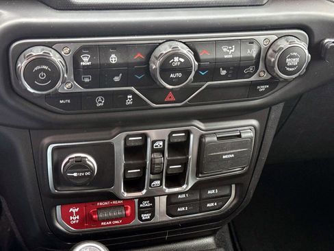 Used 2023 Jeep Wrangler Unlimited Rubicon w/ LED Lighting Group image 15