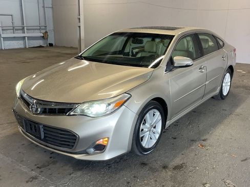 Used 2015 Toyota Avalon XLE Premium FWD image 2