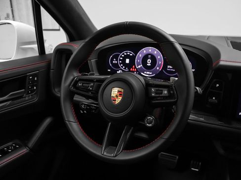 Certified 2025 Porsche Cayenne GTS AWD/4WD image 28