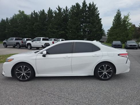 Used 2020 Toyota Camry SE FWD image 9