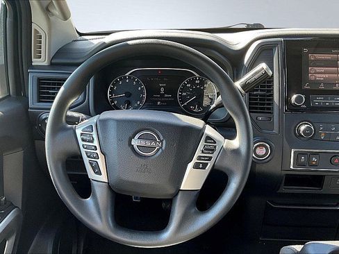 Used 2023 Nissan Titan SV image 6