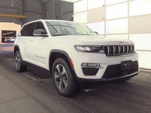 Used 2023 Jeep Grand Cherokee 4WD 4xe image 3