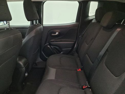 Used 2020 Jeep Renegade Altitude FWD image 18
