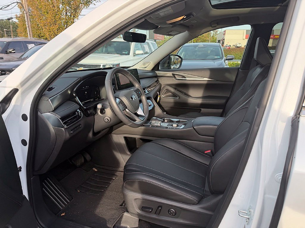 Certified 2026 INFINITI QX60 Luxe w/ Cargo Package AWD/4WD image 9