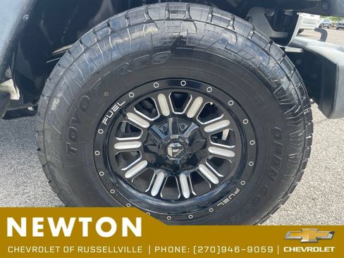 Used 2016 Jeep Wrangler Sport w/ Connectivity Group AWD/4WD image 32