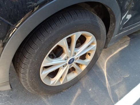 Used 2017 Ford Escape SE FWD image 4