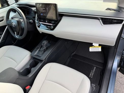 Certified 2026 Toyota Corolla Cross LE w/ Moonroof Package AWD/4WD image 19
