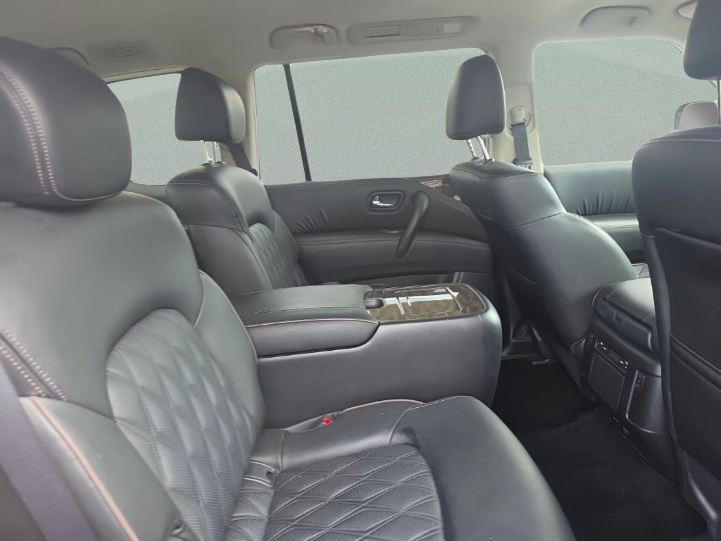 Used 2024 Nissan Armada Platinum w/ Captain's Chairs Package RWD image 27