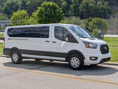 Used 2023 Ford Transit 350 XLT RWD image 3