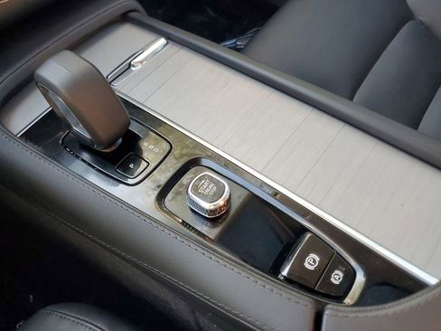 Certified 2024 Volvo XC90 B5 Core w/ Climate Package AWD/4WD image 26