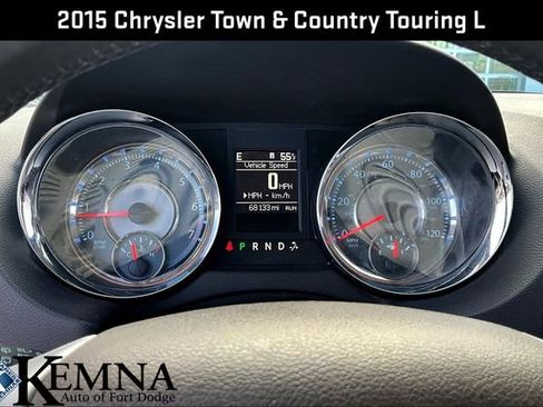Used 2015 Chrysler Town & Country Touring-L w/ Driver Convenience Group image 14