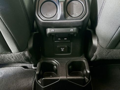 Used 2019 Jeep Wrangler Unlimited Sahara image 21