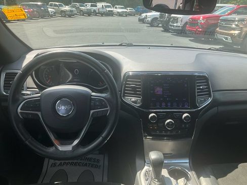 Used 2019 Jeep Grand Cherokee Altitude AWD/4WD image 18