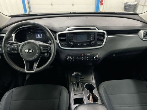 Used 2017 Kia Sorento LX image 10