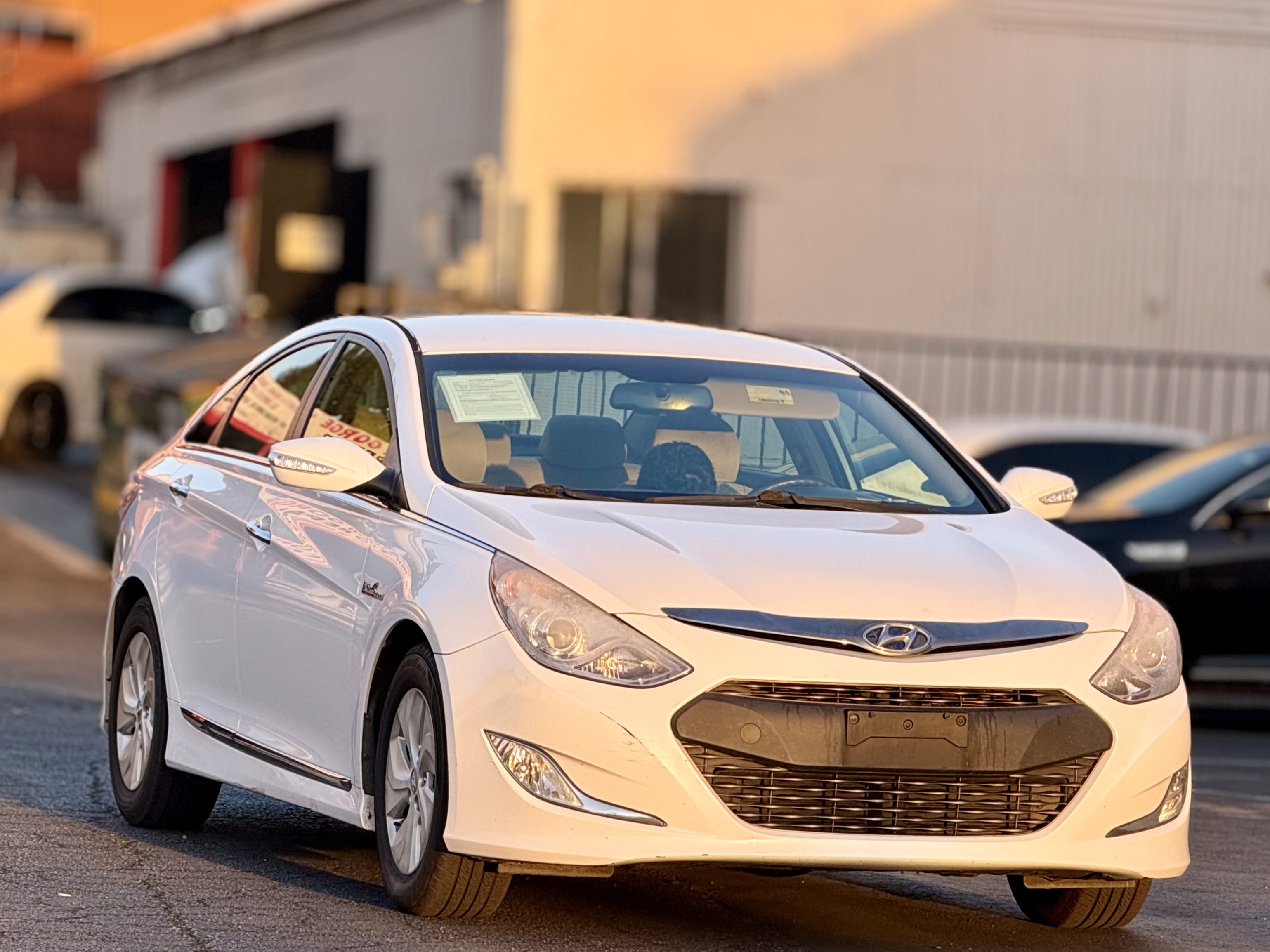 Used 2015 Hyundai Sonata Hybrid FWD image 3