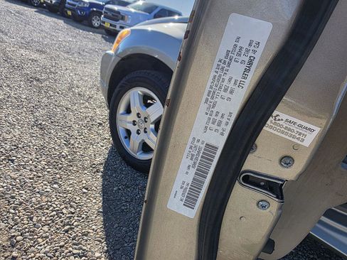 Used 2009 Dodge Caliber SXT w/ Driver Convenience Group image 17